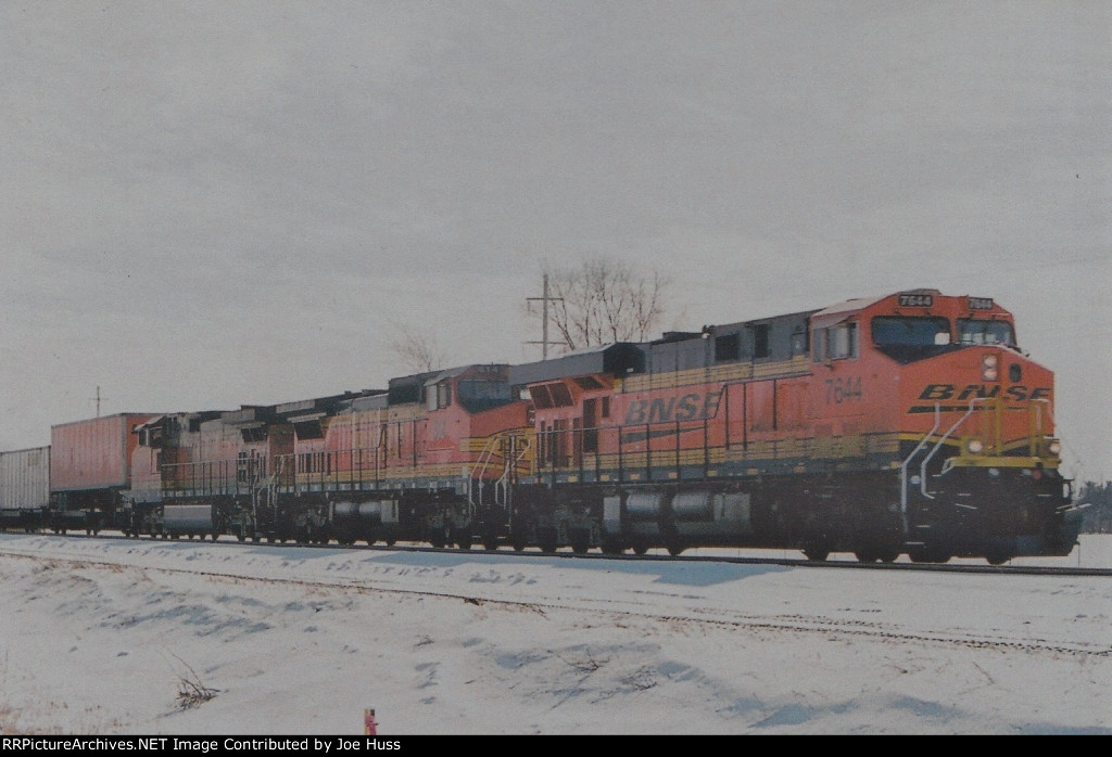 BNSF 7644 West